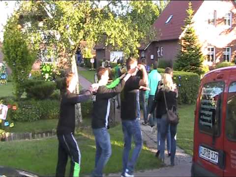 EInmarsch zur Meisterschaftsfeier bei Börni Hinrichsfehn