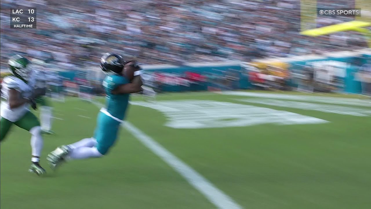 Lawrence dimes up Etienne for Jags' TD