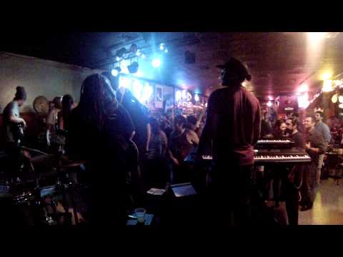 SkillinJah with Josh Heinrichs and DFDub allstars - Pakalolo