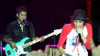 Download lagu Sheila On 7 - Tunjukkan Padaku (live in Singapore 2010) mp3