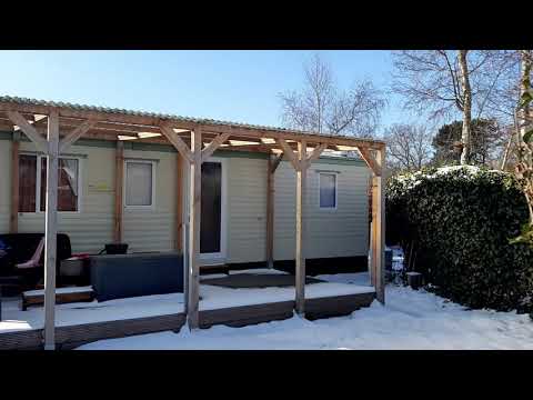 Relaxte wandelaars 4. naar de caravan in Ouddorp. 10-2-2021.