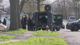 Elyria standoff ends after man surrenders