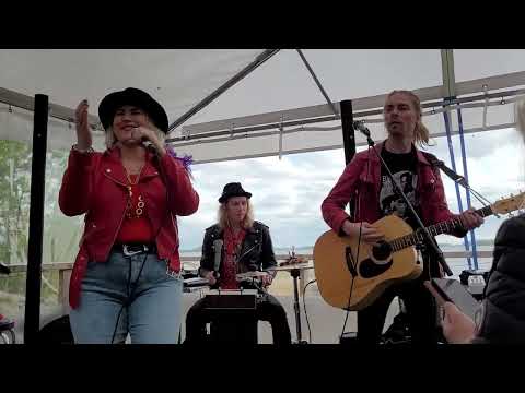 Noora Louhimo Acoustic Experience:  Rock and Roll / Whole Lotta Rosie (3.6.2023 Ukkokari, Vaasa)