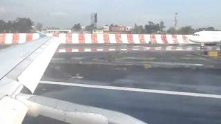 preview picture of video 'United A320 taking off from Mexico Intl. Airport'