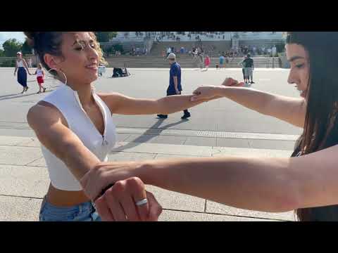 Stephanie Lucero & Noelia Pia dos mujeres bailando bachata en Washington DC