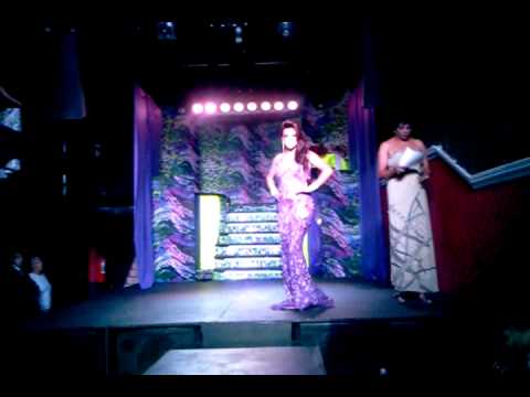 Miss Majestic 2012 - Miss Tays Porto Desfilando.