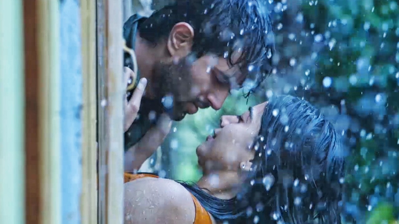 विजय देवराकोंडा और रश्मिका का बेहद रोमांटिक सीन