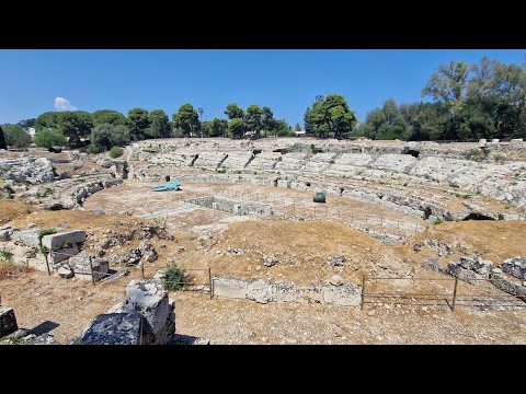 Overlooking the majestic Roman Ampitheatre in Neapolis Archaelogical Park, Syracuse (25.8.24)