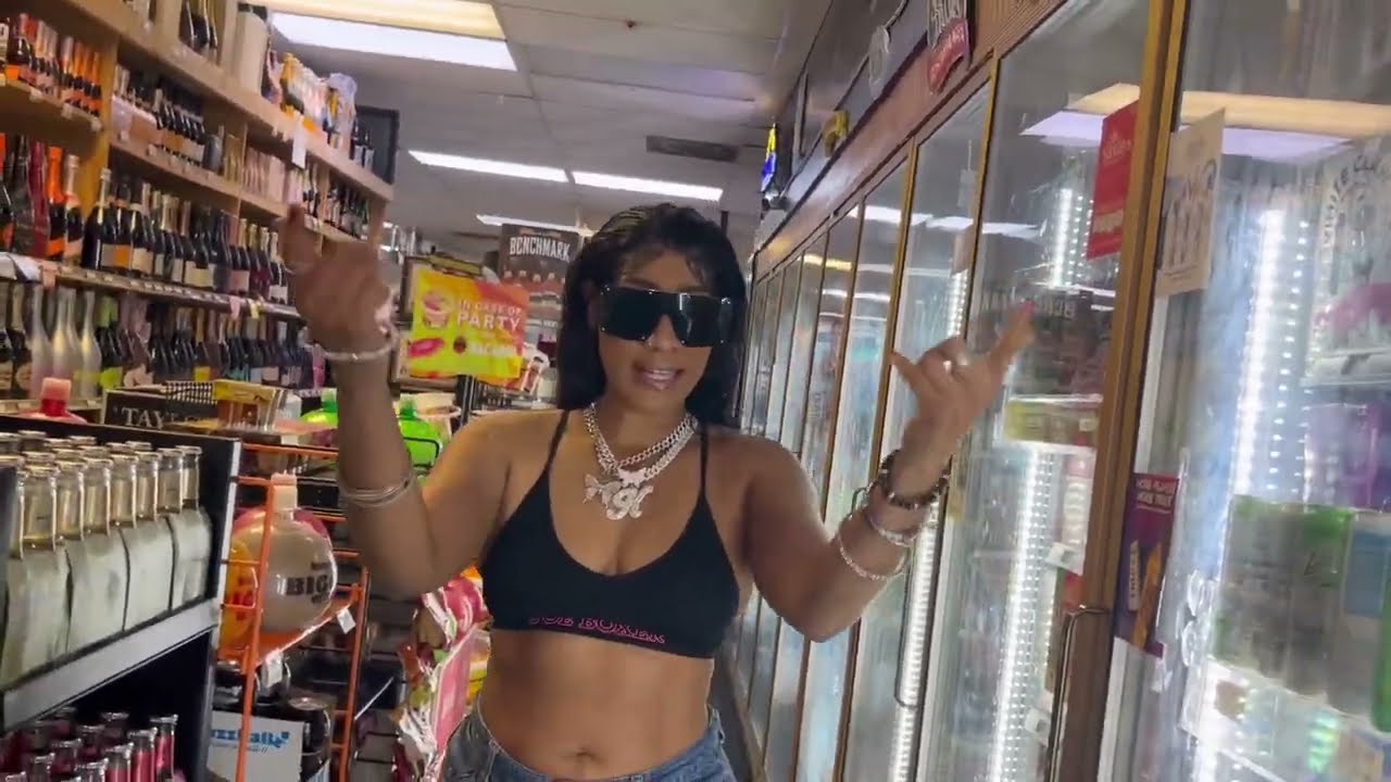 Promotional video thumbnail 4 for Kimmi aka Bossiazzkim