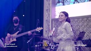 Download lagu AA FOTO | Guest Star Rossa di Pernikahan Vinny & Luthfi 'Wanita Yang Kau Pilih' mp3 Download lagu AA FOTO | Guest Star Rossa di Pernikahan Vinny & Luthfi 'Wanita Yang Kau Pilih' mp3