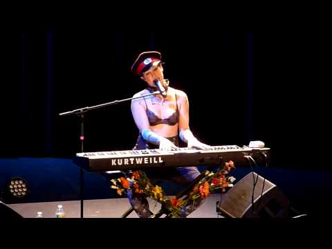 Dresden Dolls 11-3-2010 - Shores Of California - HD !!!!!!!