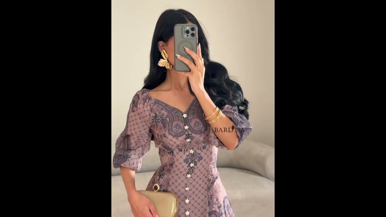Long dress in a mauvegray color with a decorative pattern - M