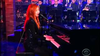 Tori Amos - Pink And Glitter (Live Letterman 2009).avi