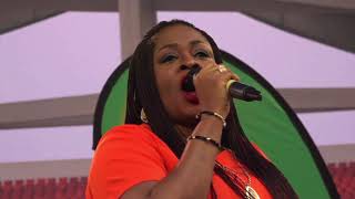Sinach - I stand amazed in your Presence