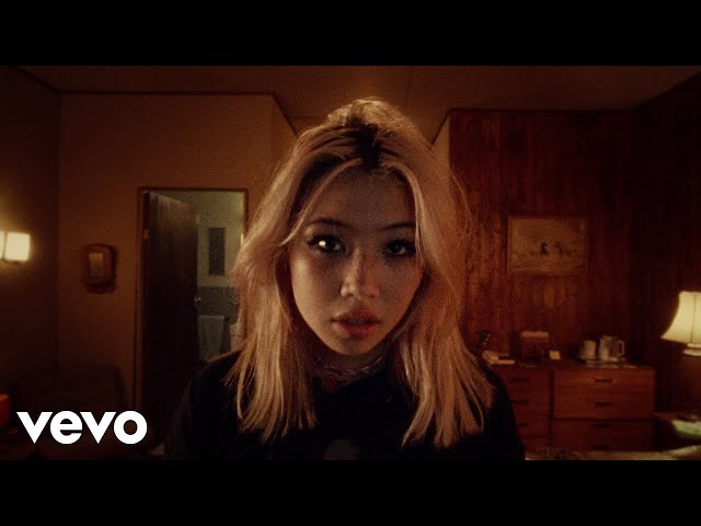 Worth It von Beabadoobee ((jetzt ansehen))