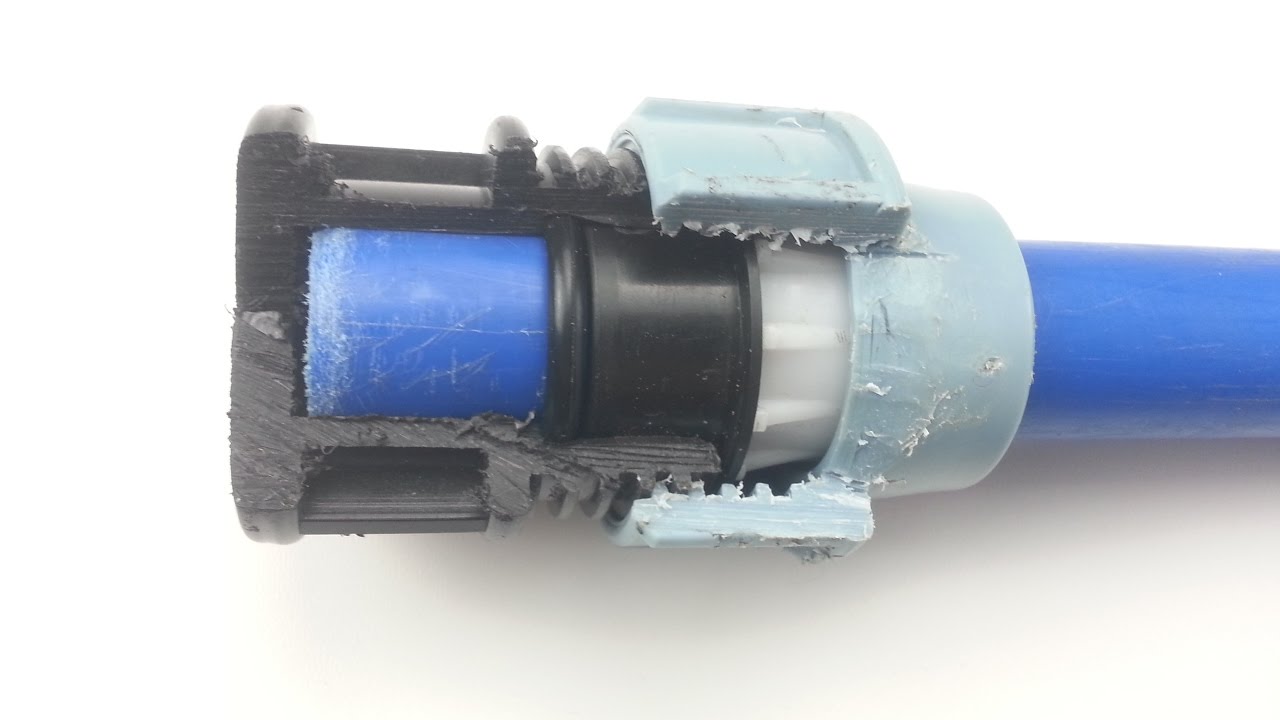 Jak połączyć niebieską rurę PE do wody  złączkami skręcanymi