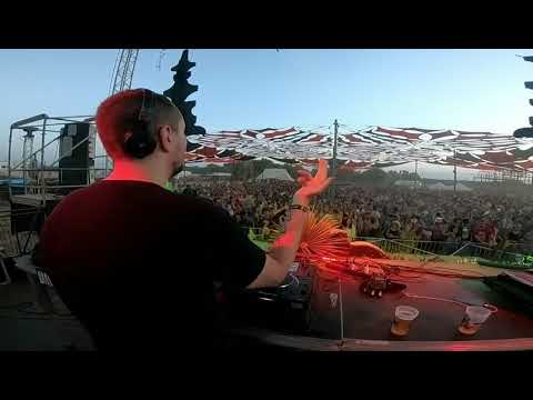 Kalil playing ''Tempo de Amor'' Nineteen Sines Remix @ Son Libre Festival - France