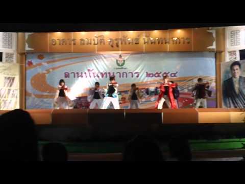 110430 Arthur at Cover Dance Battle [Sign]