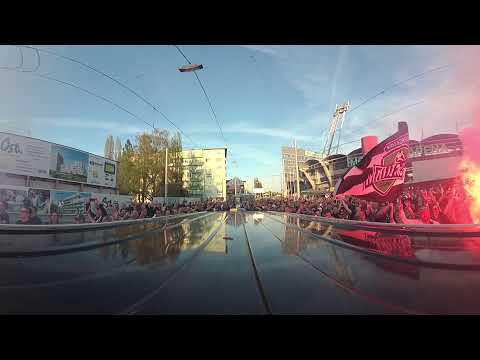 Empfang des Mannschaftsbusses im Cup-Halbfinale