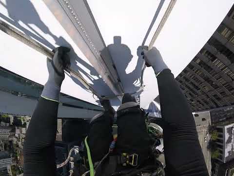 Rigging a BIG Y-HANG while hanging on ropes and rope transfer, rope access 2023, Vancouver, Canada.