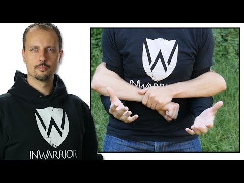 Liberarsi da una presa al tronco con le braccia catturate - Difesa Personale