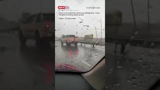 Download lagu RIBUT KUAT MELANDA KAMPUNG SIJANGKANG, TELOK PANGLIMA GARANG PETANG TADI. mp3 Download lagu RIBUT KUAT MELANDA KAMPUNG SIJANGKANG, TELOK PANGLIMA GARANG PETANG TADI. mp3