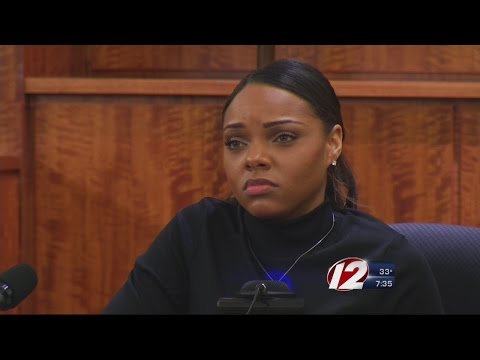Hernandez's Fiancee Takes The Stand