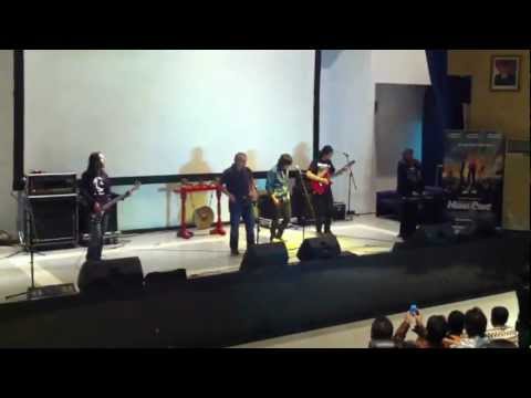 IWAN FALS feat LADUNI   BAJ   LIVE