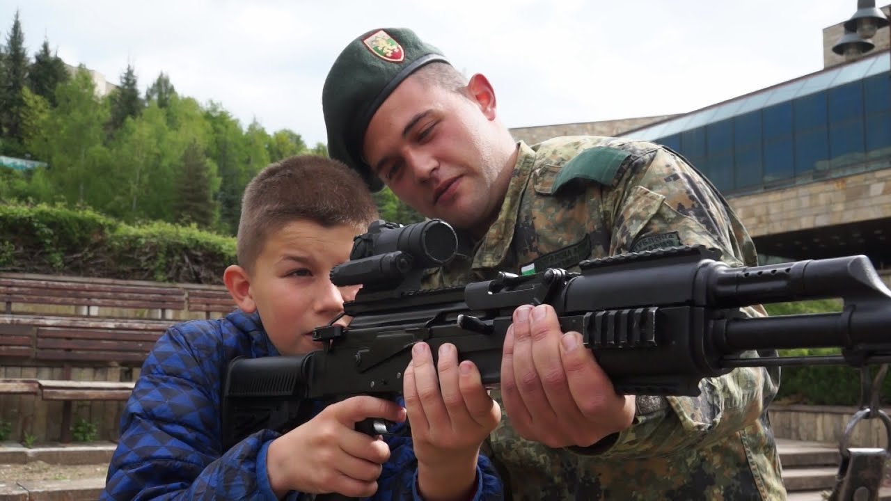 101-ви Алпийски полк в Смолян демонстрира въоръжение и оборудване в навечерието на 6 май