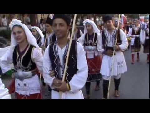 FA "KITKA"-Istibanja na defile niz ulicite na Tulcea na MFF "Zlatna ripka-2013" vo Tulca-Romanija