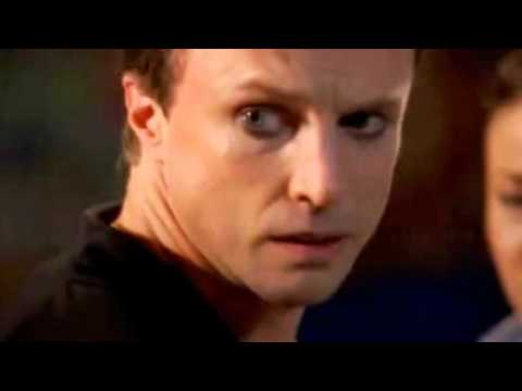 Ραδιοφωνικό θέατρο στο BBC. Απόσπασμα από το έργο Ιούλιος Καίσαρ του William Shakespeare, με τον [[#Jonathan Firth [Τζόναθαν Φερθ]#]] στον ρόλο του Μάρκου Αντώνιου. Πρώτη ραδιοφωνική μετάδοση στο BBC Radio 3 στις 26 Σεπτεμβρίου 1999.