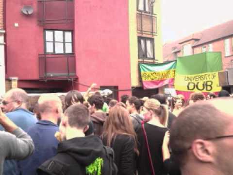 Aba Shanti playing last couple tunes [bushman&keety-roots dub] notting hill carnival