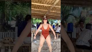 Ana Lee TikTok be like....