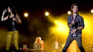 Bruno Mars Medley - Victoria Justice &amp; Max Schneider (Live)