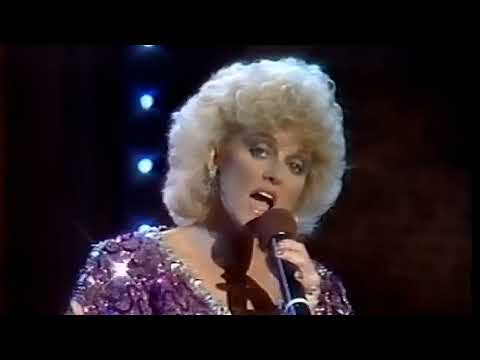 Margo Smith - Don't Break The Heart That Loves You - LIVE
