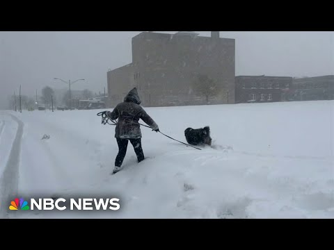 Midwest pounded with snow in early blast