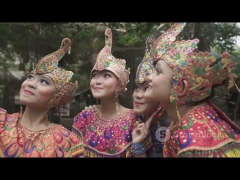 Unveiling the Secrets of Indonesia's Corpse Flower!