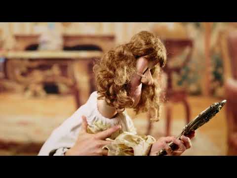 foot theater THE QUEEN