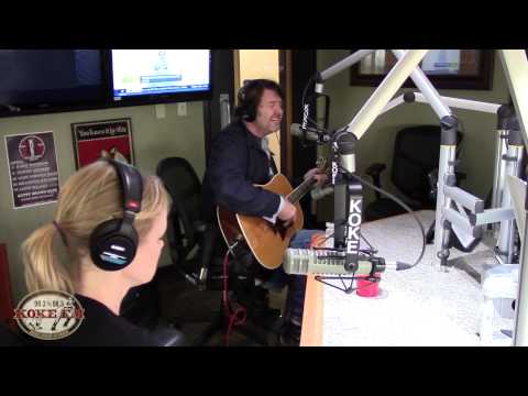 Bruce Robison and Kelly Willis sing Hanging On' live on KOKE-FM