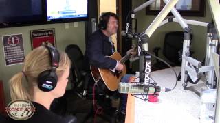 Bruce Robison and Kelly Willis sing Hanging On' live on KOKE-FM