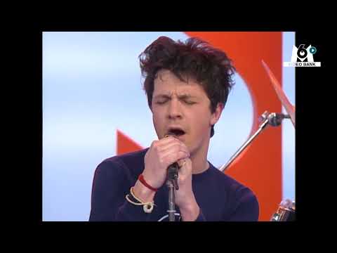 Indochine met l’ambiance avec « Kissing my song » ! 🤩 // Extrait archives M6 Video Bank