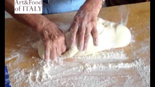 preview picture of video 'Roman gnocchi handmade by Grandma Anna - Potato Gnocchi Recipe'