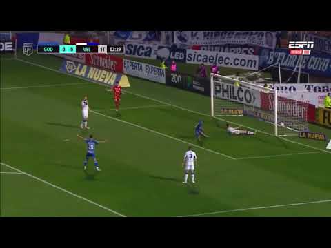 Increíble error de Hoyos en el gol de Godoy Cruz contra Vélez