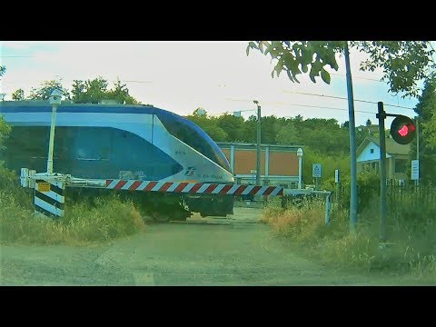 Passaggio a livello Fornace Strevi treno in transito # railroad crossing # bahnübergang