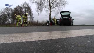 preview picture of video 'Veel schade bij verkeersongeluk in Luttenberg'