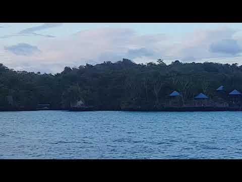 Keindahan pantai meleura dikala senja