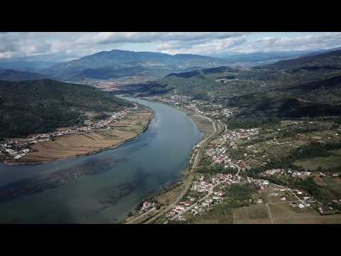 Hollywood Hills Forever (de la Dăești)