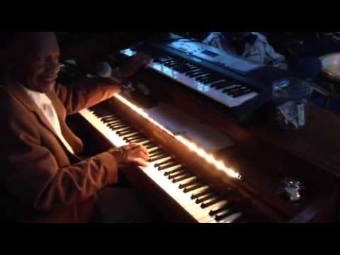 Carroll Hill at the keyboards - Baxsters in Hyannis, MA