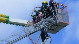 preview picture of video 'Brean Leisure Park 4 stranded in mid-air on the Xtreme ride'