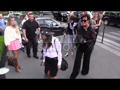 EXCLUSIVE - Kardashian Clan at l'Avenue restaurant in Paris